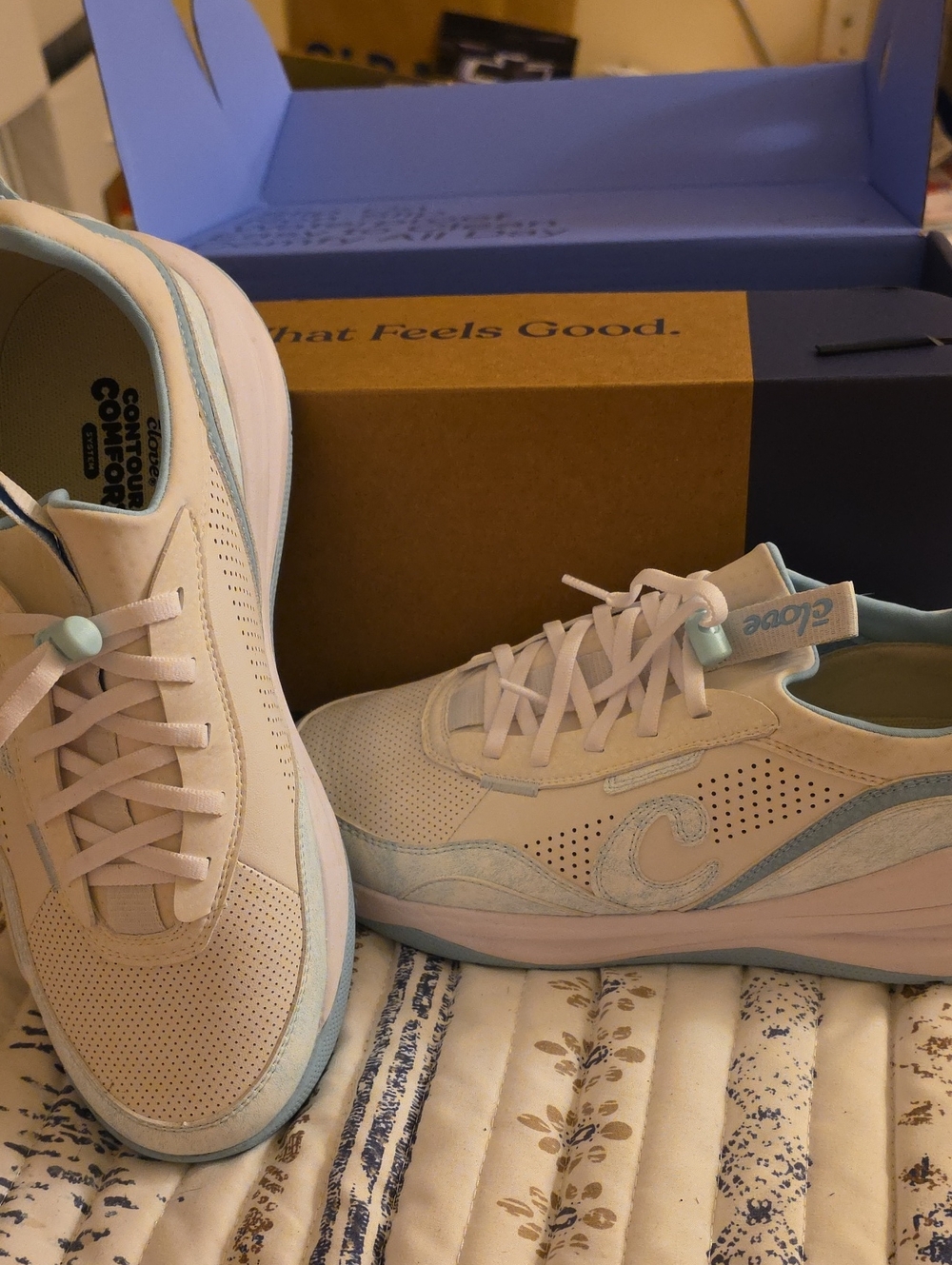 Clove Women’s White & Light Blue Low-Top Sneakers